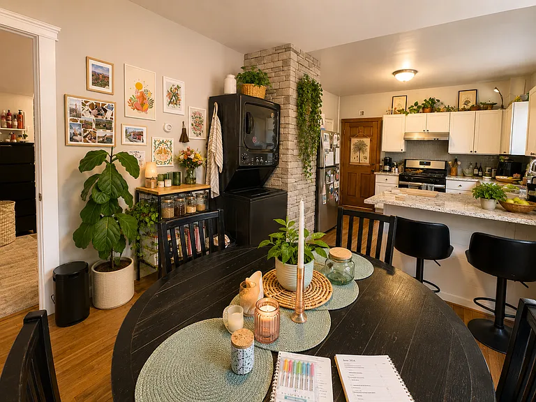 447 W Doty St — Photo 4