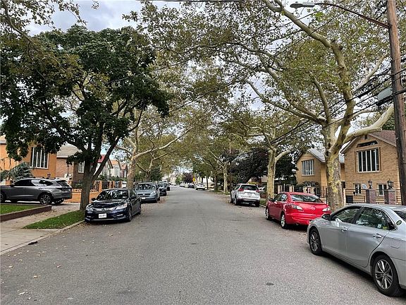 5th image of 2538 E 65th St