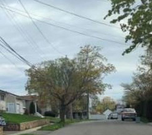 Exterior Neighborhood (street photo)