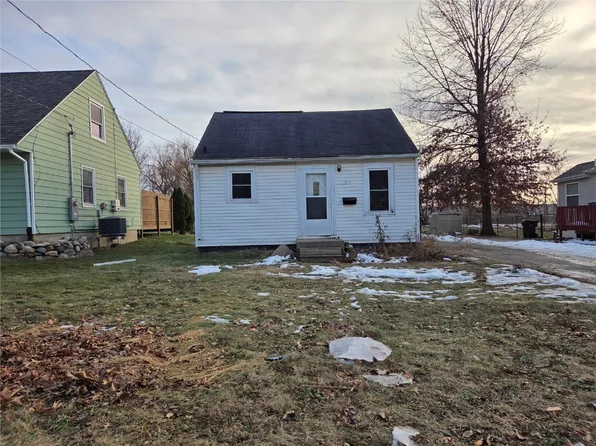 1517 34th St NE, Cedar Rapids, IA 52402