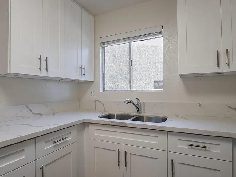 Monte Vista Apartments — Photo 19