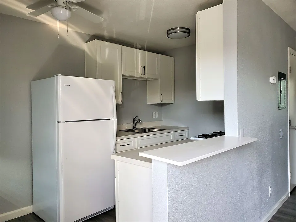 940 N San Joaquin Street