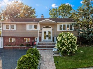 11 Shelart St, Plainview, NY 11803