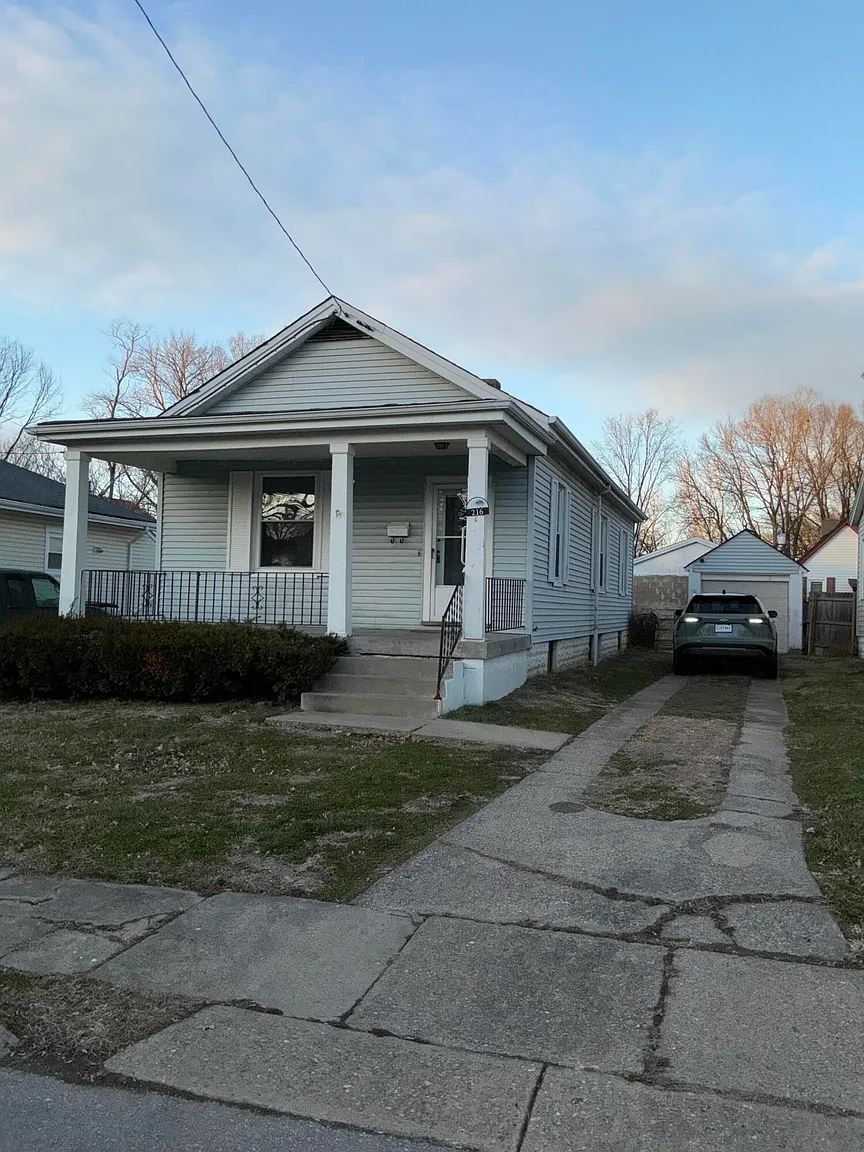 216 E 46th St photo 1
