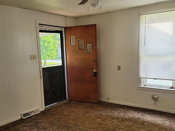 5th image of 820 E Harrison St