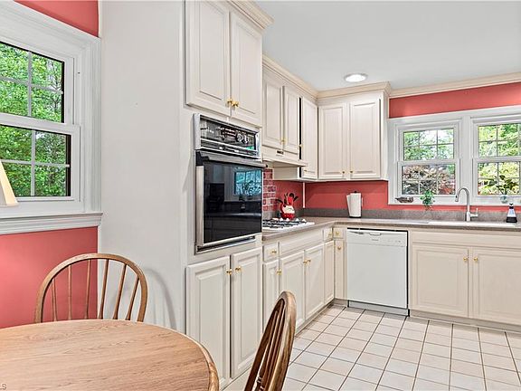 2nd image of 2605 Loch Dr