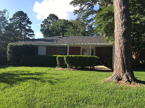 3rd image of 313 Pine Grove Cir