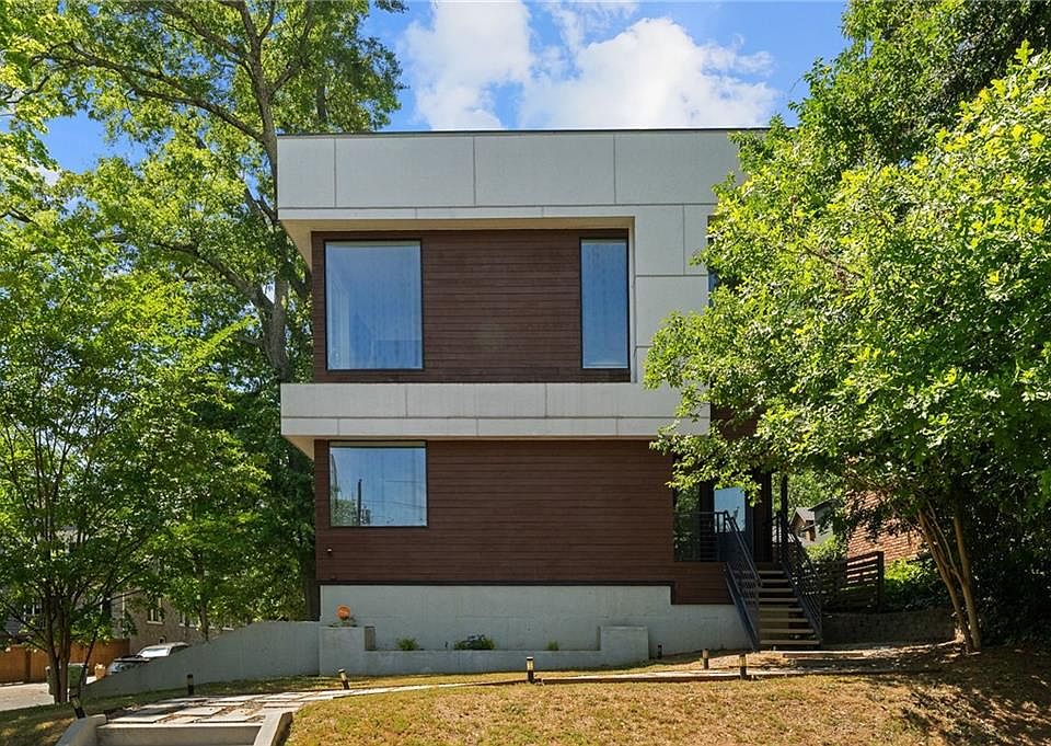 1st image of 822 Argonne Ave NE