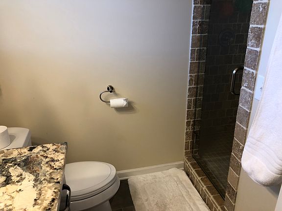 4th image of 118 Williamsburg Pl