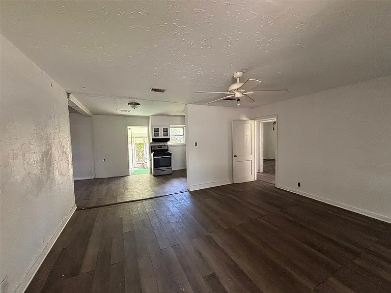 612 Winding Way St — Photo 3