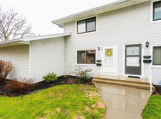 423 Eastbrooke Ln, Rochester, NY 14618