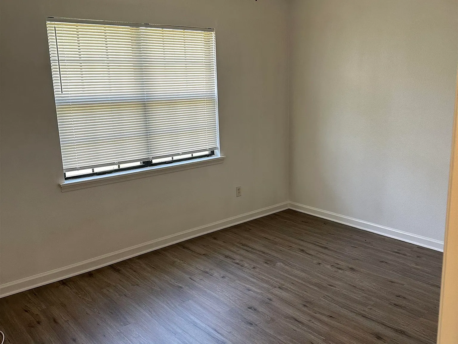 2 bed, 800 sqft, $1,400 — Photo 4