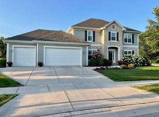 N72W8143 Harvest Ln, Cedarburg, WI 53012