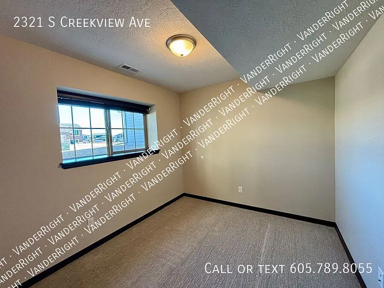 2321 S Creekview Ave — Photo 18