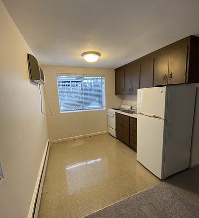 2nd image of 15 Piggott Rd #6