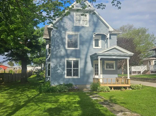 1806 8th Ave, Belle Plaine, IA 52208