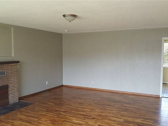 4th image of 324 E I St