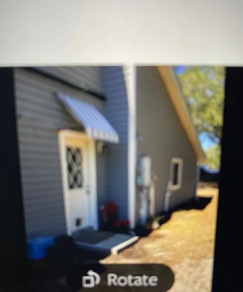 Apt entrance
