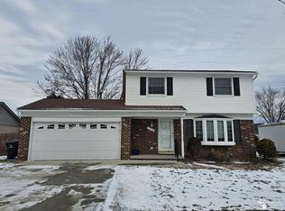 22534 Provincial St, Woodhaven, MI 48183