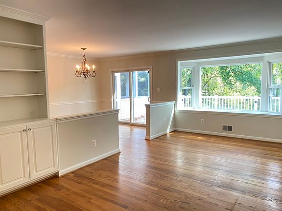 4th image of 8224 Chancery Ct