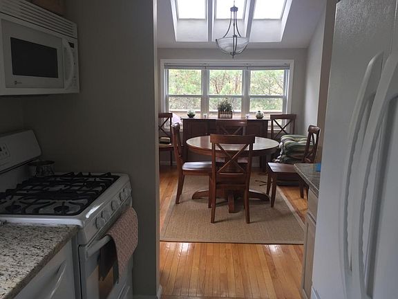 5th image of 34 Harbor Hill Dr