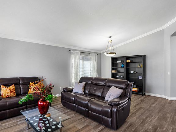 5th image of 1422 W Winchester Way
