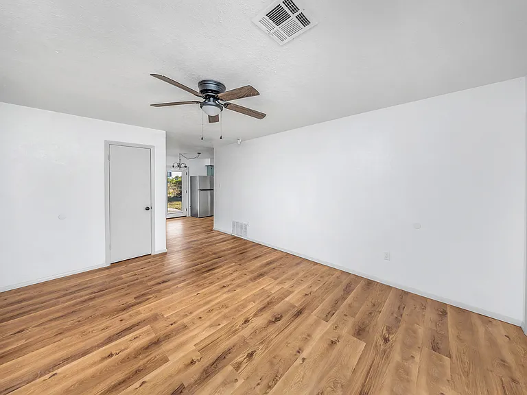 305 NE Angus St — Photo 5