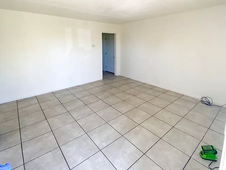 3905 Huron St — Photo 2