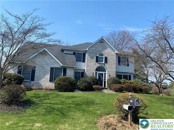 1800 Clarendon Dr, Easton, PA 18040