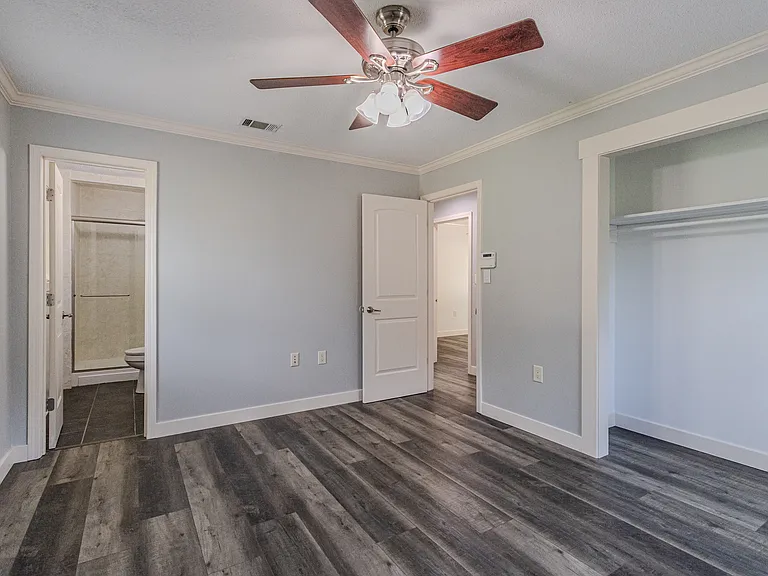 306 N Center Hill Rd — Photo 4