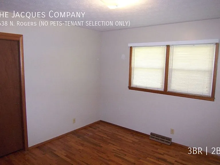 3538 N Rogers Ave — Photo 4