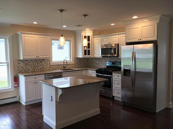 2nd image of 33 La Dunette Dr