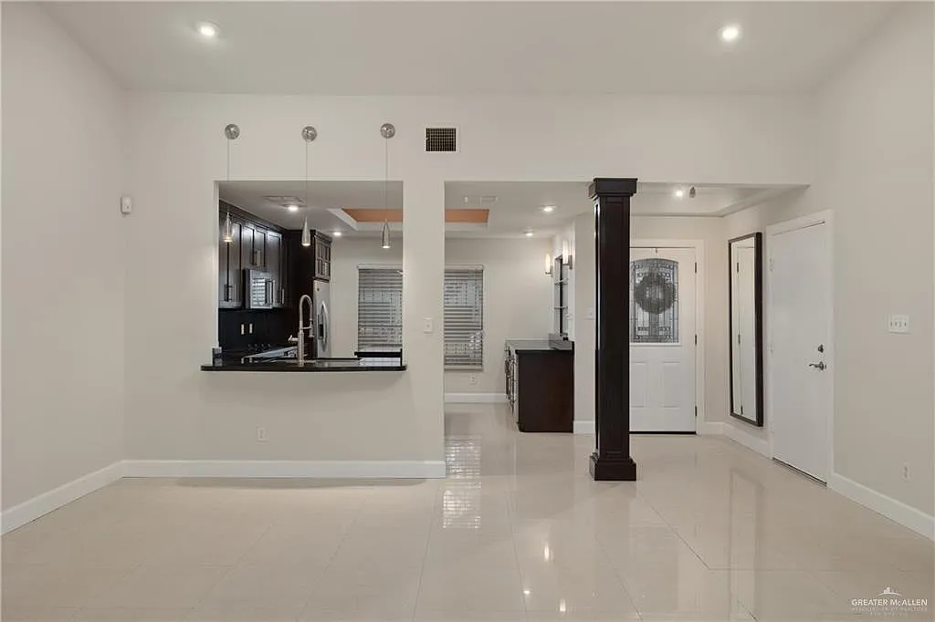 3 bed, 2.0 bath, 2553 sqft, $2,700 — Photo 2