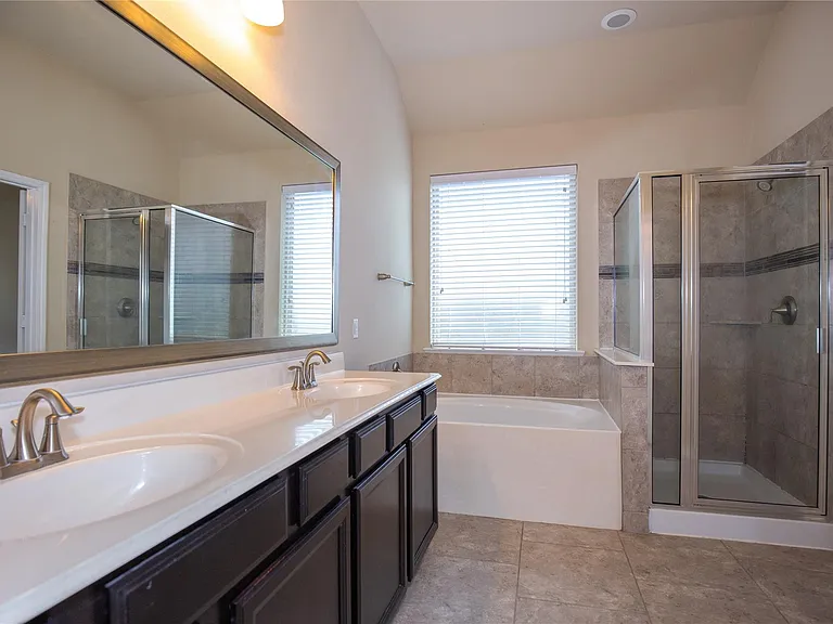 311 Lockridge Hill Ln — Photo 12
