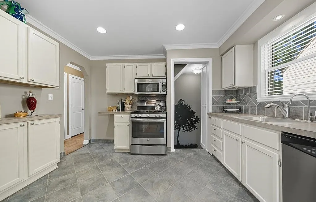 3 bed, 1497 sqft, $2,600 — Photo 3