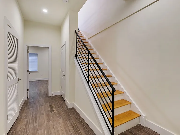 1537 Ogden St — Photo 18