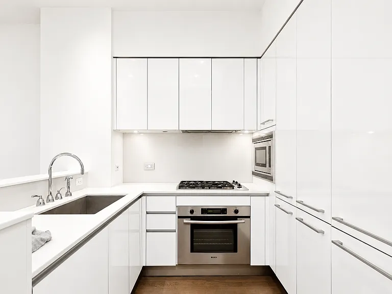 25 Broad St #9N — Photo 4