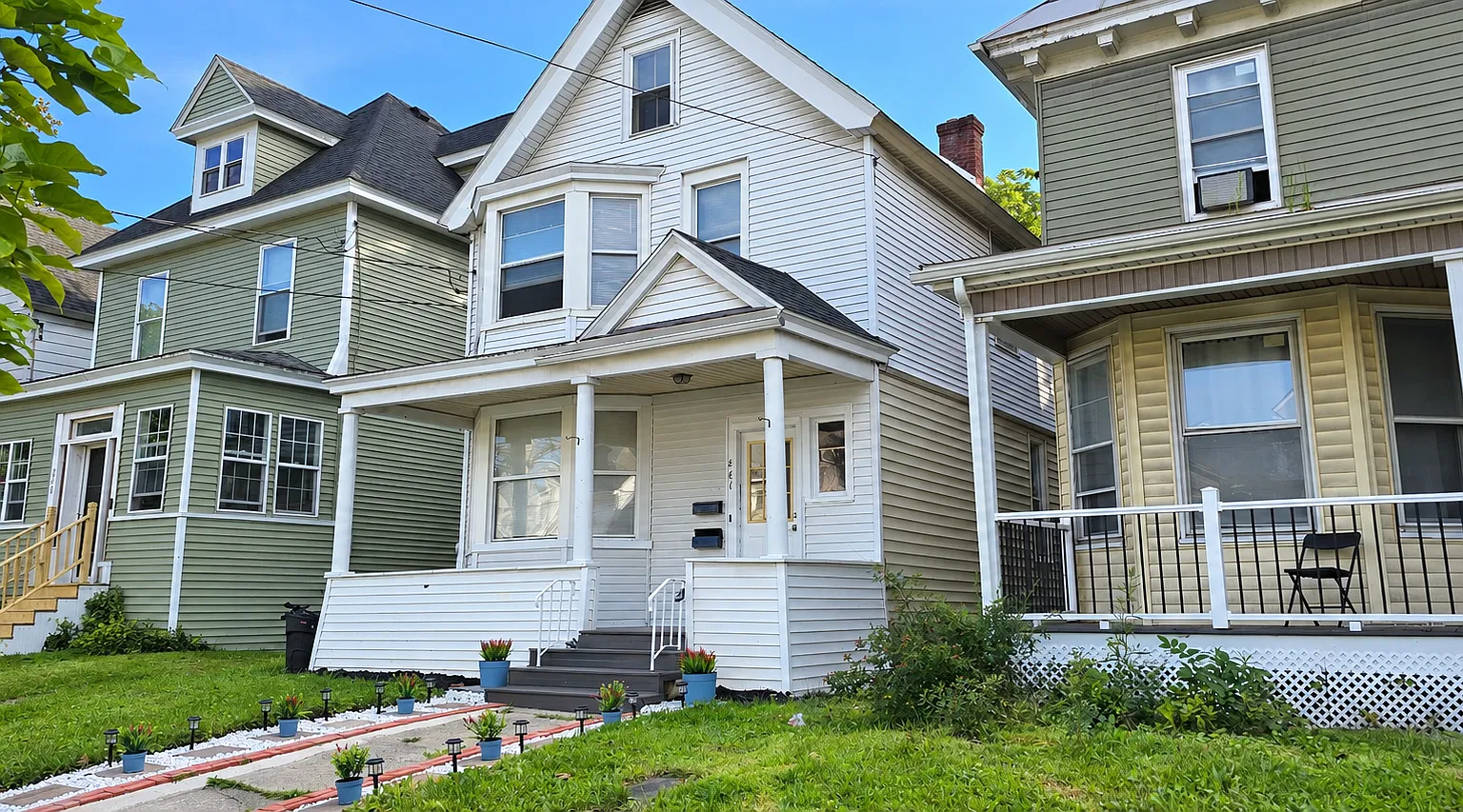 3 bed, 1025 sqft, $1,650 — Photo 2