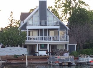 2696 Desmond Rd, Waterford, MI 48329