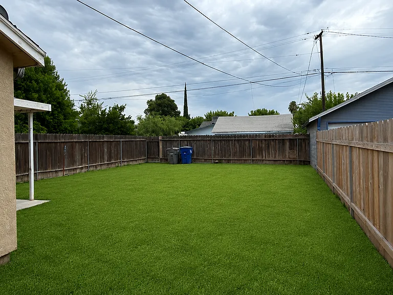 175 E Manning Ave — Photo 8