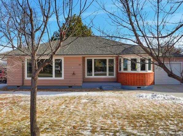 706 Glenn St, Wall, SD 57790