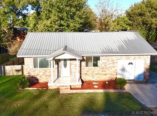 110 NW 3rd St, Checotah, OK 74426
