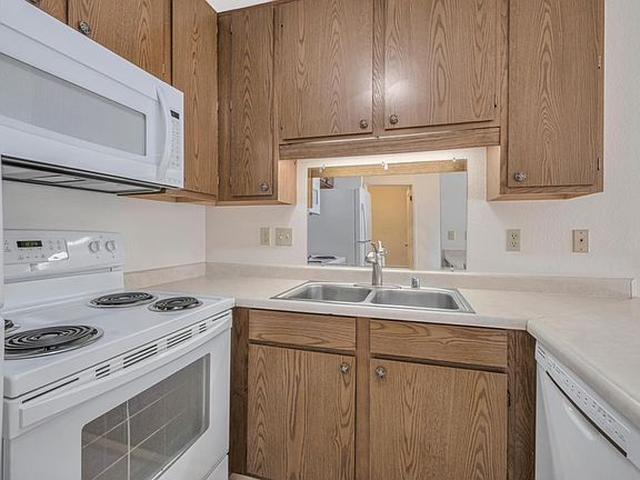 3rd image of 213 Vista Prieta Ct