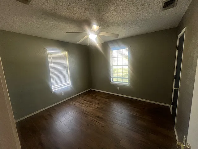 409 Walnut Creek Dr — Photo 3