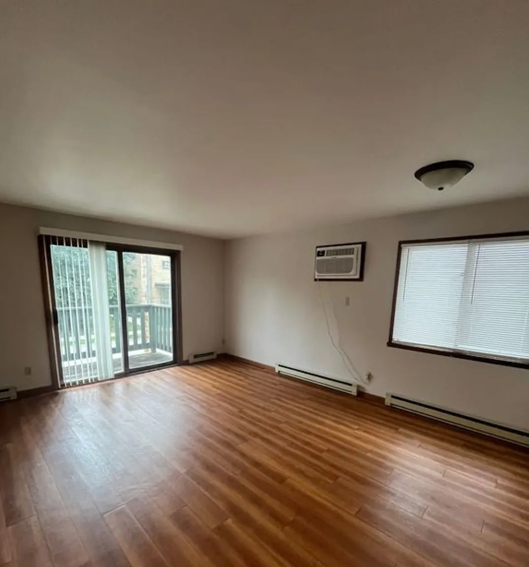 2 bed, 900 sqft, $999 — Photo 4