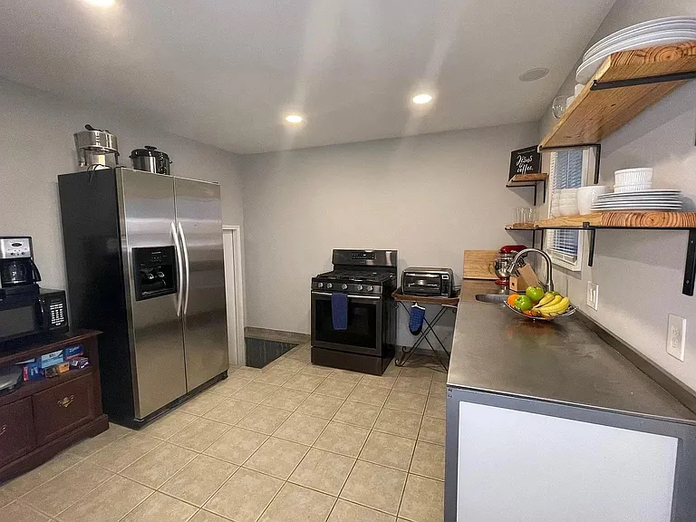 313 Hillcrest Ave — Photo 2