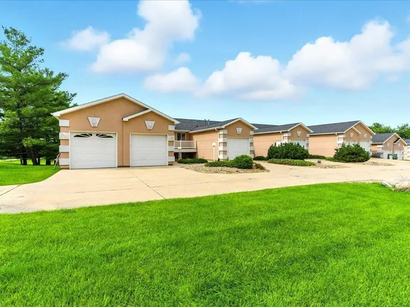 1716 W 18th St, Cedar Falls, IA 50613