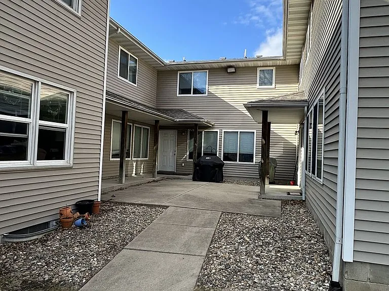 1011 Kellogg Ave — Photo 4