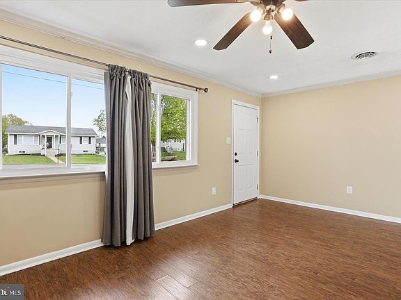 3rd image of 105 Marl Dr