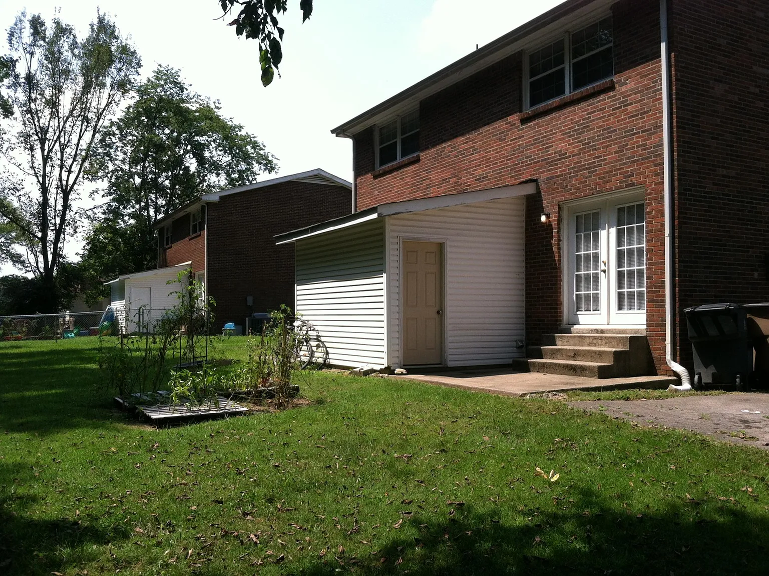 2 bed, 1.5 bath, 850 sqft, $1,595 — Photo 2